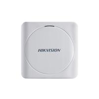 Cititor card Hikvision DS-K1801M, citeste carduri RFID Mifare, distanta citire: 50mm, comunicare: Wiegand 26/34 protocol, indicator LED de stare si alimentare; alimentare: 12VDC, IP65, dimensiuni: 87 × 87 × 13.3mm