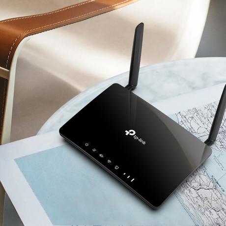 TP-LINK ROUTER 4G+ AC1200 Dual-Band CAT6 ARCHER MR500, interfata: 1× Porturi LAN/WAN 10/100/1000 Mbps, 3× Porturi LAN 10/100/1000 Mbps, 1× Slot Micro SIM, Dimensiuni: 202 × 141 × 33.6 mm, 2× Antene externe LTE detașabile, Standarde Wireless: IEEE 802.11a/n/ac 5 GHz, IEEE 802.11b/g/n 2.4 GHz, Rata de